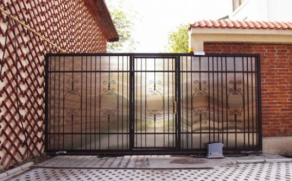 Bí Quyết Bảo Trì Cửa Sắt Đẹp Như Mới Trong Thời Gian Dài